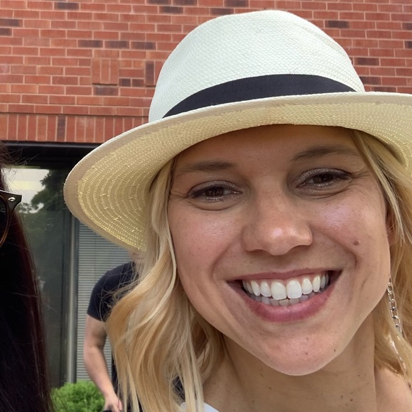 Meet your Posher, Olenka - Picture 1 of 1